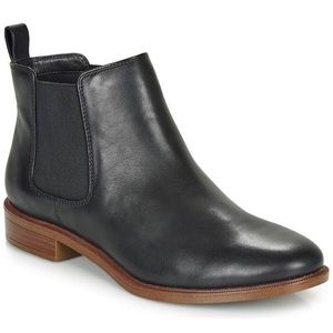 Clarks black leather Chelsea ankle boots 9
